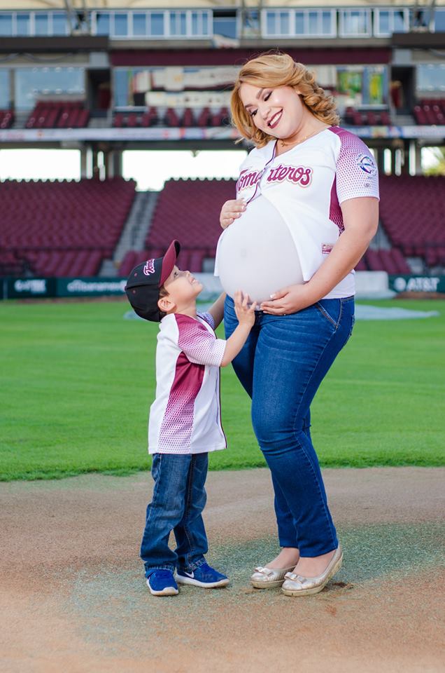 clubtomateros's tweet image. JAZMÍN NAVA INDA🌸⚾ 
Trabajadora, gran mujer, pero sobretodo una orgullosa Mamá #Orgulloguinda #MesdelaMamá ❤🍅