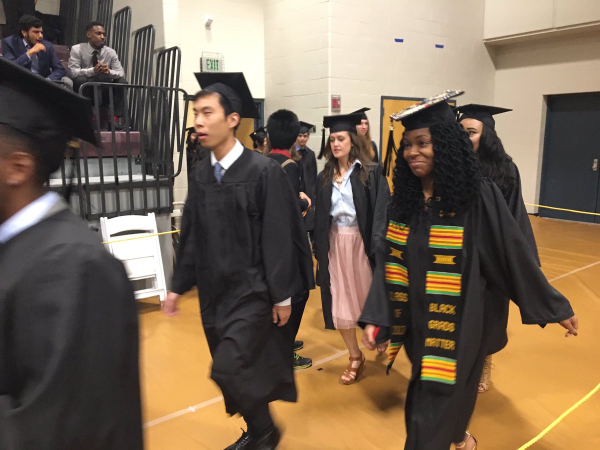 earlham1847's tweet photo. Here come the graduates! #ECGrad17 https://t.co/ILQNL38unz