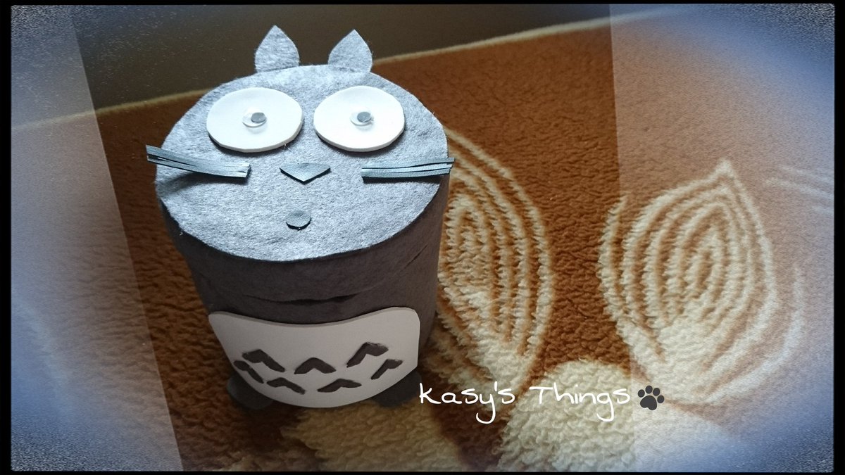 Nena__bcn's tweet photo. Joyero personalizado de #Totoro 😍
Hacía siglos que no creaba cositas 😋
#manualidades #fieltro #foami #KasysThings 🐾 https://t.co/5QRsqrRcsU
