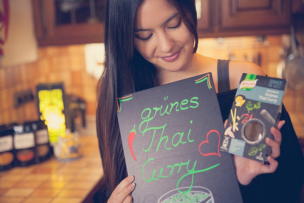 #schmeckdiewelt 😃
Hier geht's zu meiner grünen Thai Curry Nudelsuppe, die ihr damit zaubern könnt 🍜😊: bit.ly/Thaicurry_Nude…