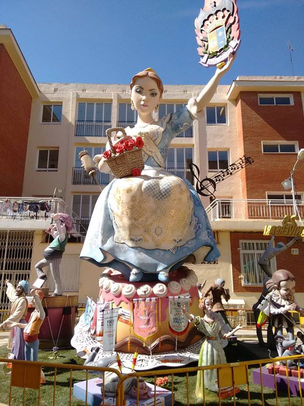 ⭐ 1er Premi <a href="/Fallesriba_roja/">Falles Riba-roja</a>   
🎨 Ximo Esteve a <a href="/FallaAmistat/">Falla l'Amistat</a>     
Enhorabona!
#GalaArtista17 #JuntsMolemMés