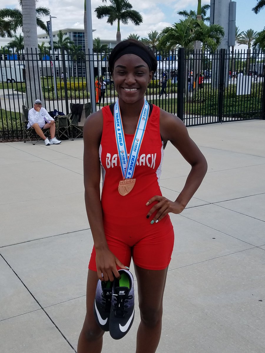 BHSTRACK27's tweet photo. Denise White 3rd place! https://t.co/Q8yhhJHNrN