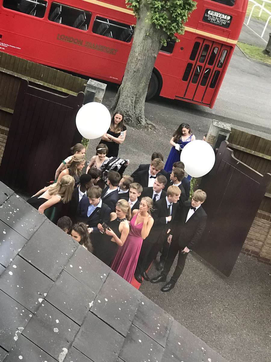 HolyportHead's tweet photo. Year 11 Lookkng great! #juniorball https://t.co/YRx2cVepU7