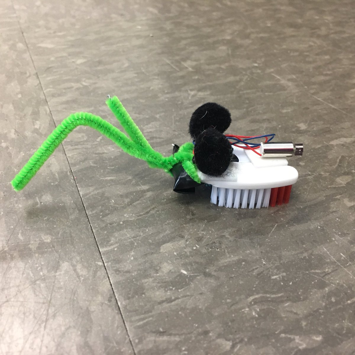 CougarSTEM's tweet photo. CSUSM STEM Ambassadors helping visitors make adorable robots at Maker EdX! #MakerEdNCSD https://t.co/vb5grY1soa