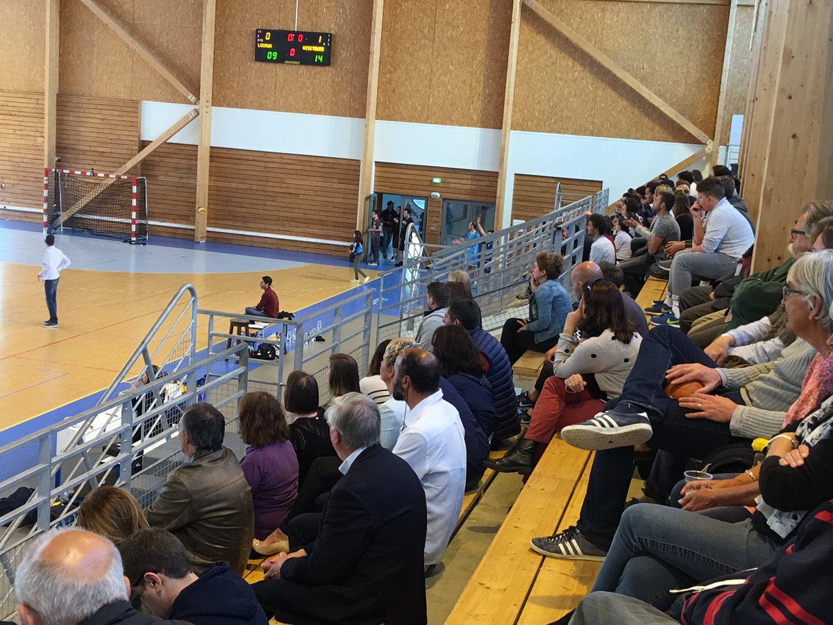 AlexGRENOT's tweet photo. #Nat2 #volleyball Présents av @didierquentin au dernier match de la saison de l'Union RoyanSaintesOcean!la "mutualisation sportive"=succès! https://t.co/WCZzfpcQW1