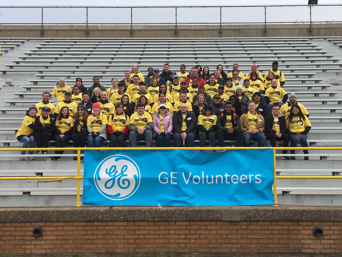 AthenaKaviris's tweet photo. GET and GE EEs volunteering at the Special Olympics in Chicago. It was great to be there to support the athletes. Proud of our employees! https://t.co/QNU9jZWZBO