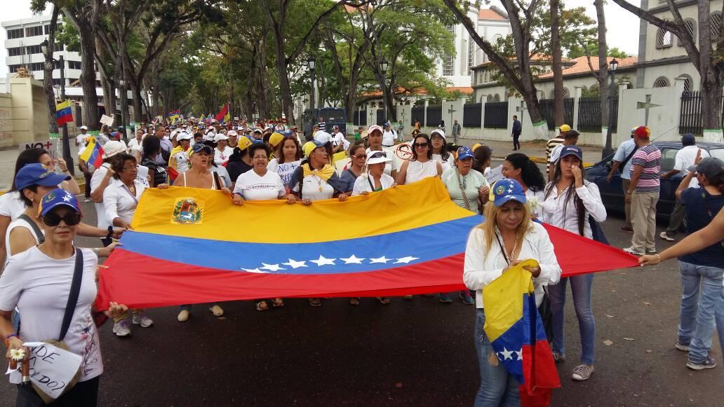 SorayaH2012's tweet photo. #06May Las #Mujeres de #Monagas también salieron a las CALLES contra la #REPRESIÓN!! https://t.co/64ESqktJQW