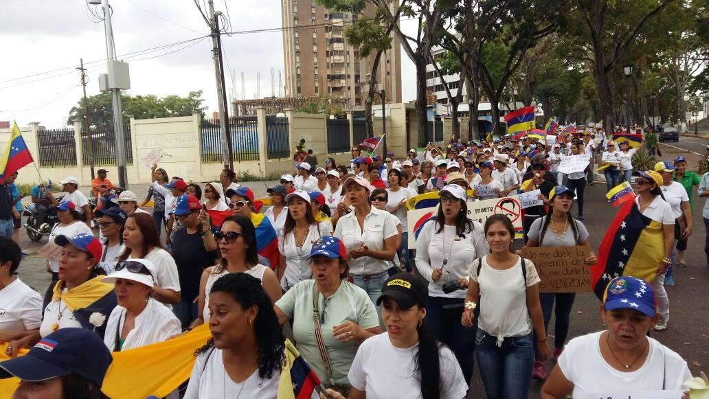 SorayaH2012's tweet photo. #06May Las #Mujeres de #Monagas también salieron a las CALLES contra la #REPRESIÓN!! https://t.co/64ESqktJQW