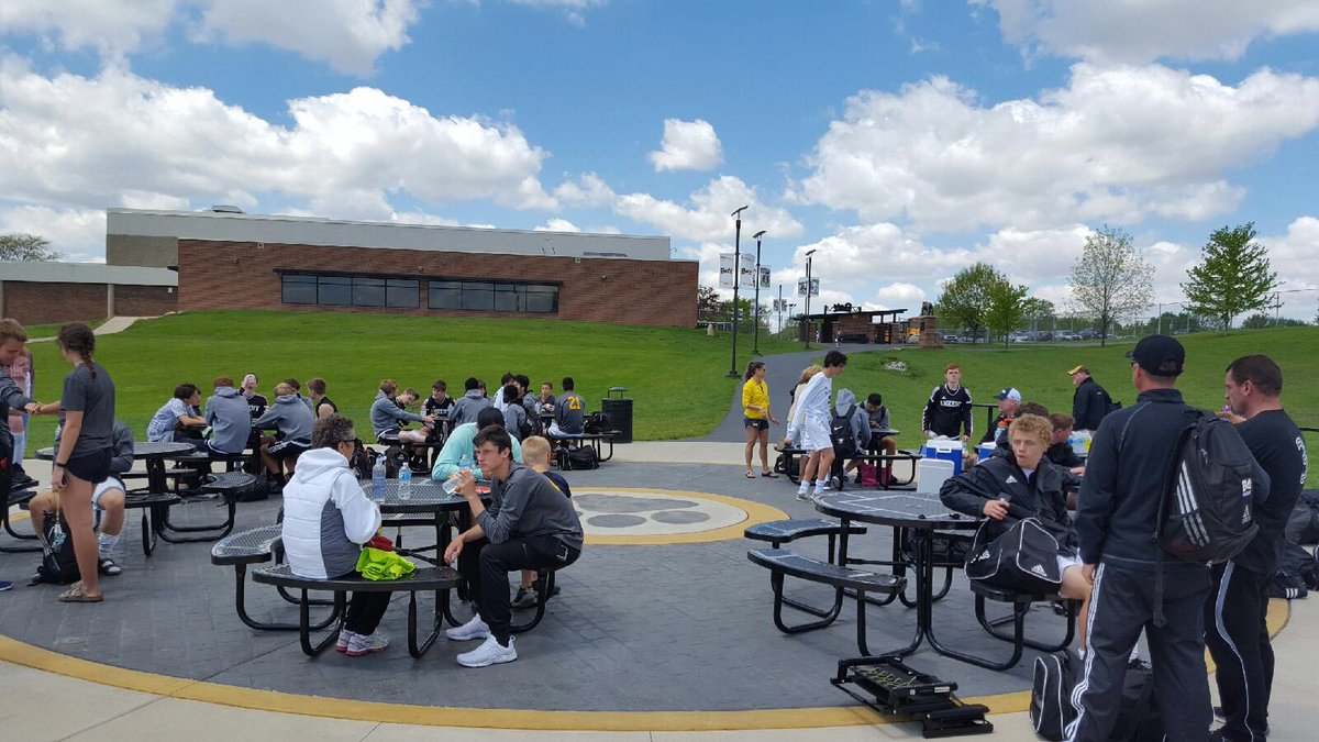 Bett_Soccer's tweet photo. Coach Duax has a talented young team. Good luck in substate boys. We appreciate you making the trip and enjoyed sharing lunch https://t.co/ID5bKC8T7x