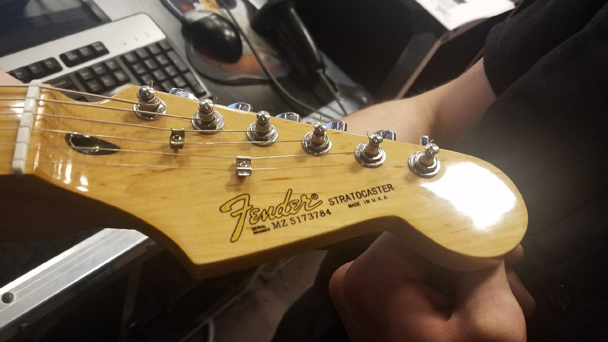Gearsecure's tweet image. Here's the headstock of the previously mentioned fake @Fender. Don't be fooled. The Decal is all sorts of wrong. #endgeartheft