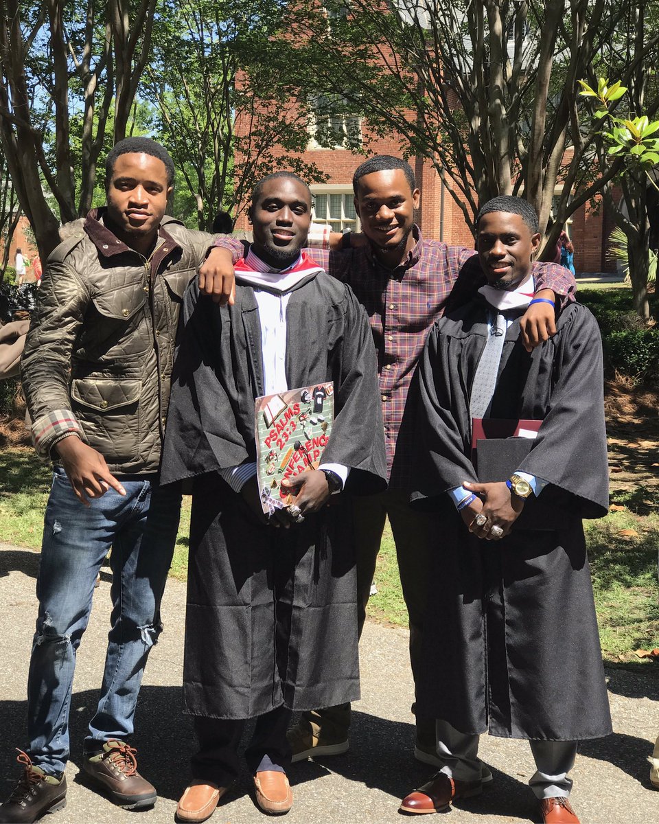 MjayDaGr8's tweet image. Congrats to my bros🎓🎓🎓 #800 #LLBRE