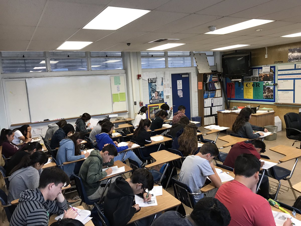 MrPorterERHS's tweet image. WHAP students working on their practice test. #striveforafive #APworldhistory #may11