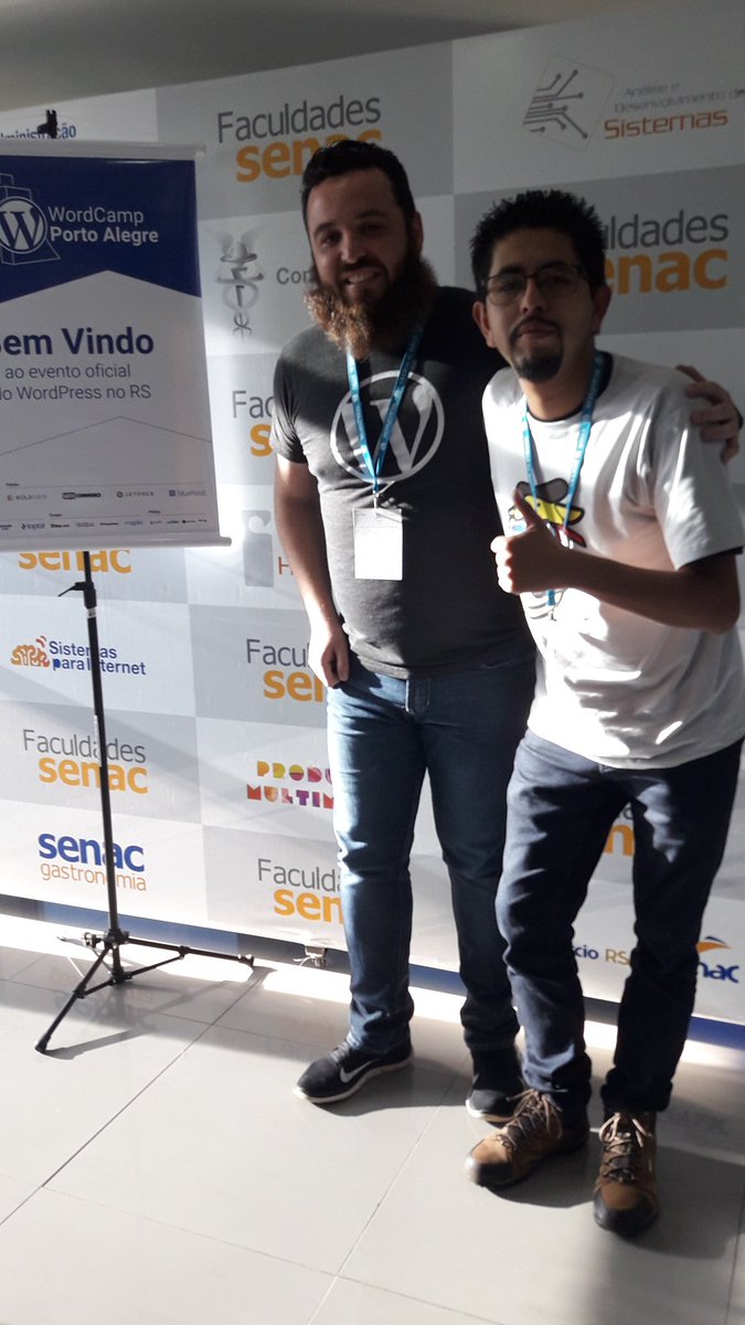 ConsulIAm's tweet photo. Conhecendo o robô do suporte do WP #WordCampPOA #WordCampPOA2017 uhuuu \0/ https://t.co/xUdWgsKsiS
