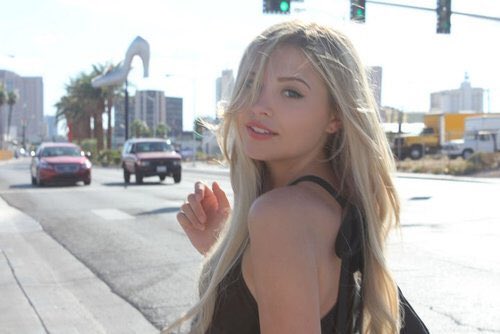 Laura_cubb's tweet photo. Enjoying the weather today!! I fucking look so hot ☀️🌞 https://t.co/iI6JnwosGz