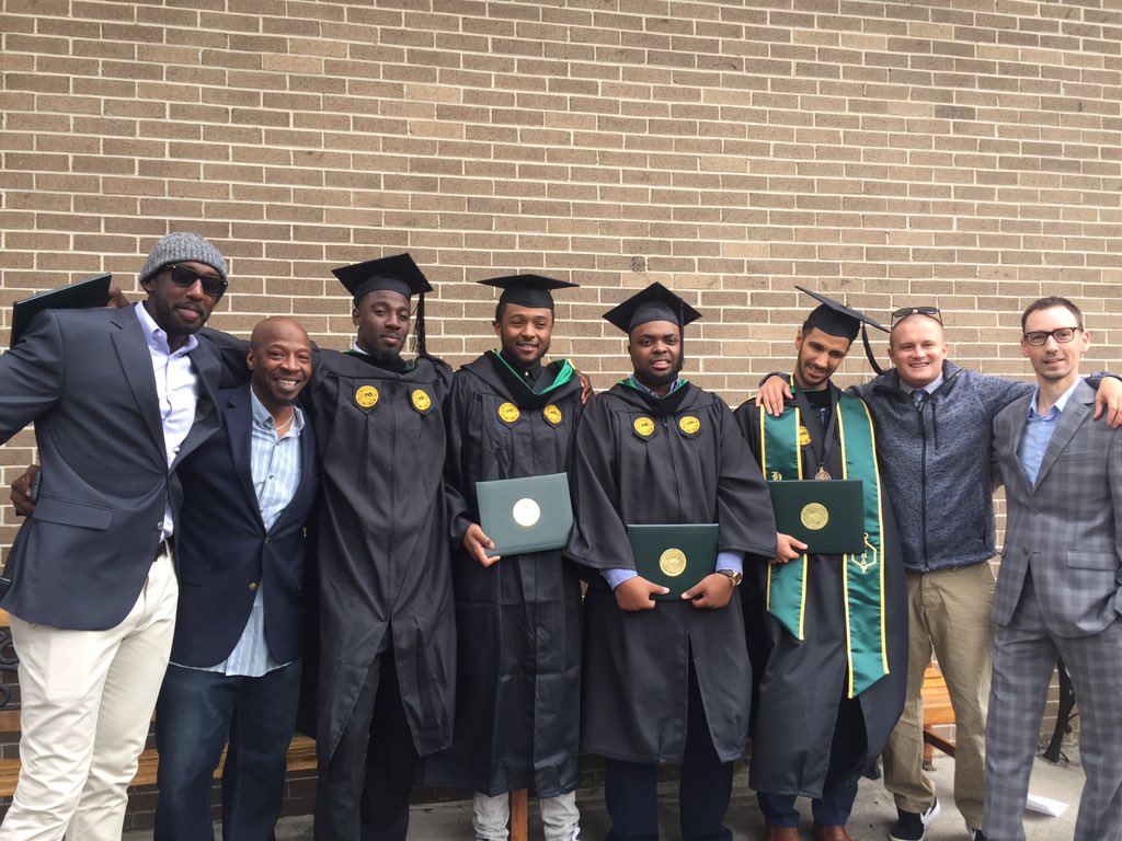 leesmcraembb's tweet photo. Proud of our 6 🎓 🏀 Grads @krunchgotbounce @jthonore @_C10H DBon @hughanderson4 @CoachSeanMotley 
The foundation bricks of this program #Fire https://t.co/LSw1gst9AN
