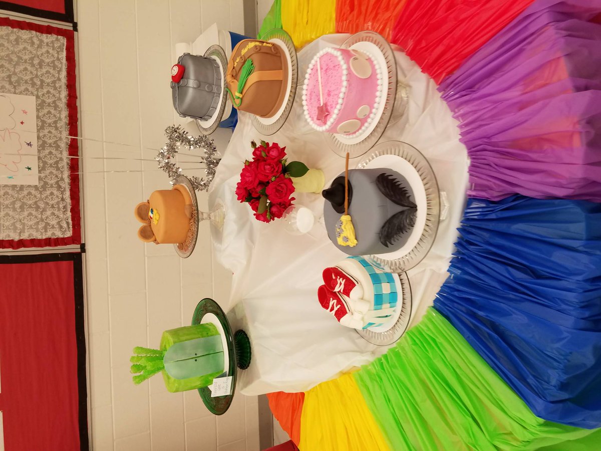 Show is over, its party time! You were awesome Pilots! #phms #wizardofoz #castparty