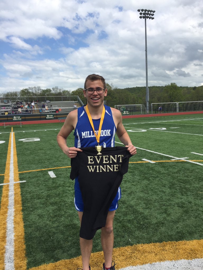 FDR_OvalOffice's tweet photo. Boys Varsity 1600m Champion! #RaceAtTheOvalOffice https://t.co/joa0HCQ5dm