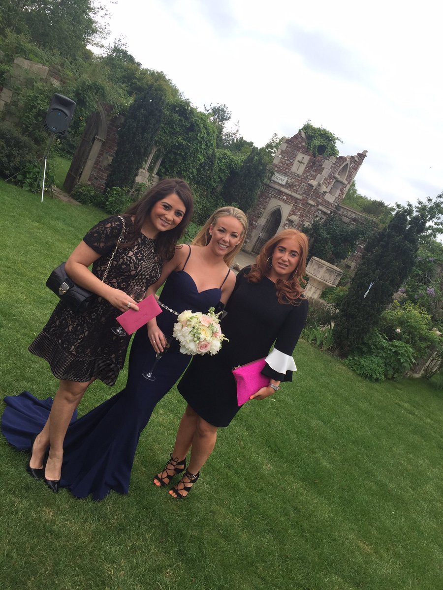 jessie2690's tweet photo. So excited to see these two tomorrow @brooke_painter @Puntrellox lunching with our mums @CrazyBearGroup ❤️ https://t.co/u3MFKwqiTp