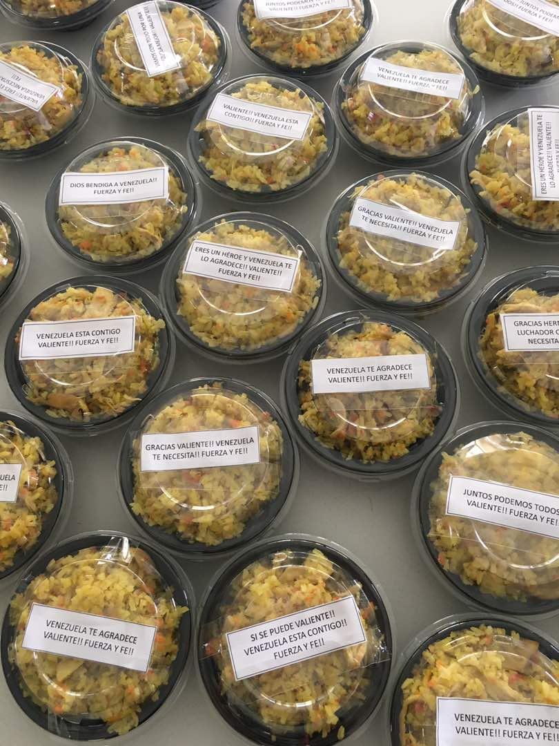 AnonymousVene10's tweet photo. Dios bendiga y proteja las manos que prepararon estos alimentos el cual permitirán darle fuerza a nuestros HÉROES que luchan por VZLA. https://t.co/z01ZIQ4yXu