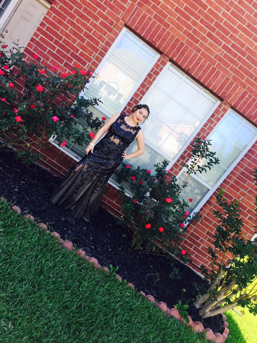 mariahhh_456's tweet photo. Prom 2K17 💛 https://t.co/oQPQ4x7sPS