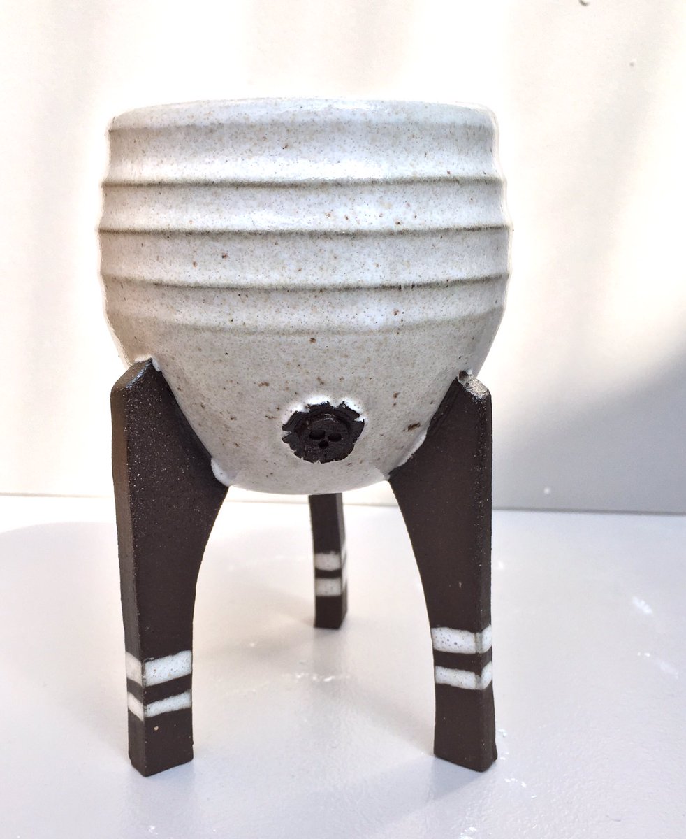 potters_thumb's tweet photo. New work @Homage_shop by @potters_thumb for the @artistshouses #brighton https://t.co/vAJHTOrVHg