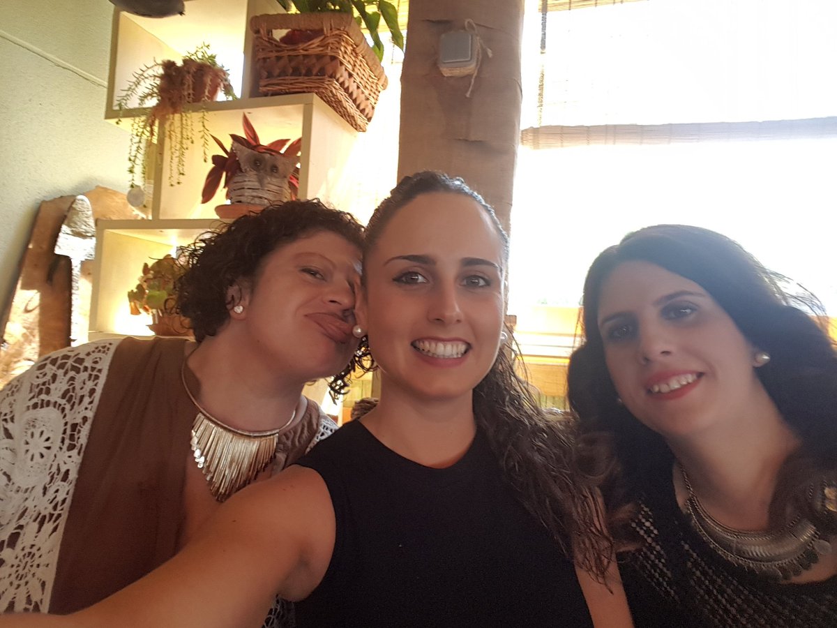 Mariatearce's tweet photo. Con dos locas !!!!!❗🕺🎉🕺❗ https://t.co/aLQT3hVBZz