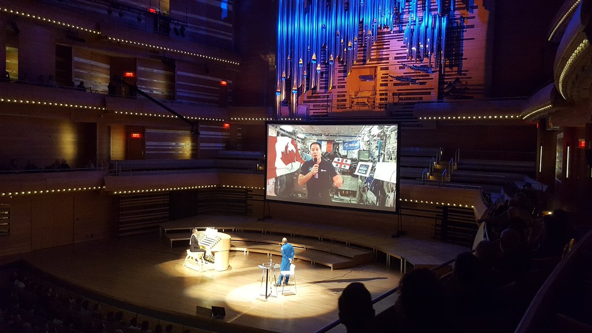 L'OSM et @JeanWillyKunz en duplex de la #maisonsymphonique avec @Thom_astro à bord de la Station Spatiale Internationale @OSMconcerts