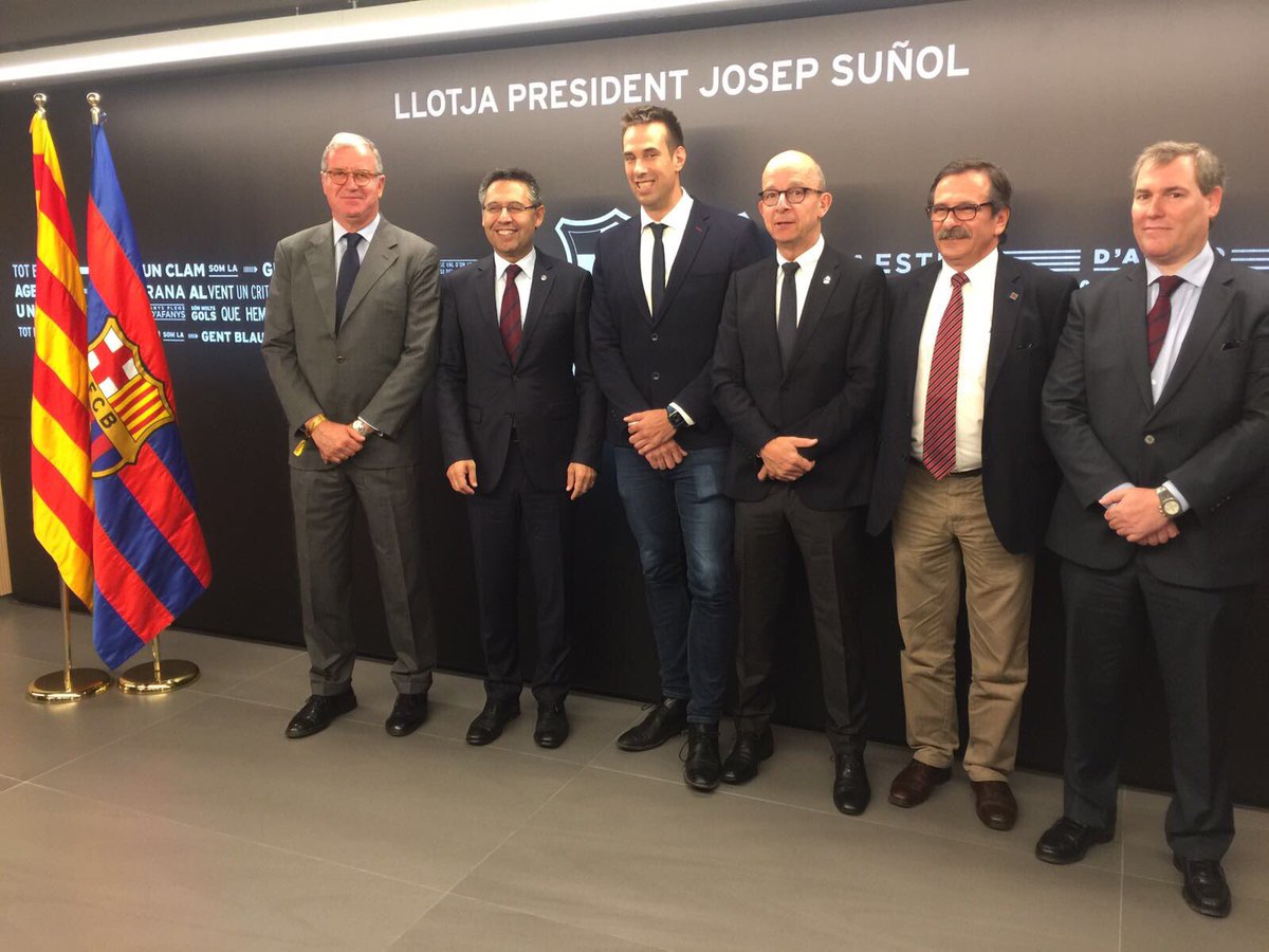 SOCatalunya's tweet photo. Tarda de futbol des del #CampNou del president #SpecialOlympics #Catalunya @sergigrimau i vicepresidents @mdefoix i Albert Agustí!⚽️👏#Barça https://t.co/GCcGeyDzZk