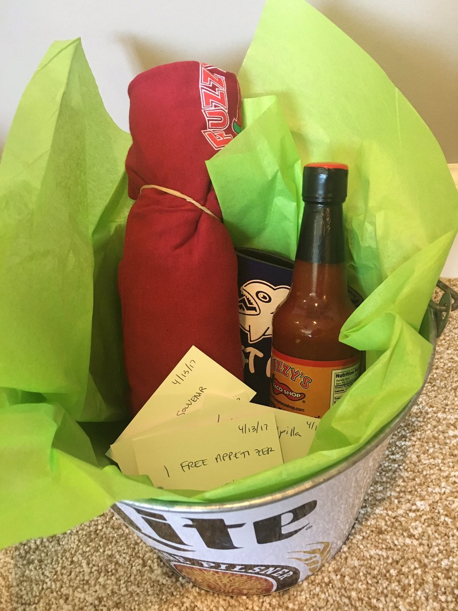 ‼️ GIVEAWAY ‼️ Make sure to stop by Anschutz on Monday btwn 11-1 to grab some study snacks and have a chance to win this Fuzzy's basket!