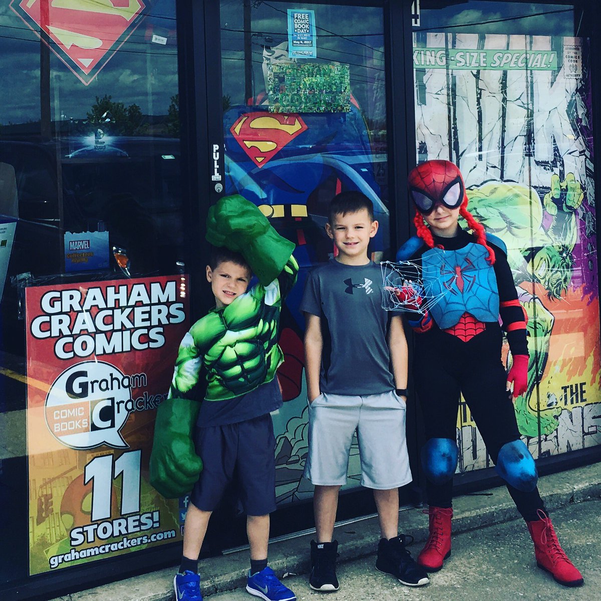 LilHQCosplay's tweet photo. Spiderling and cousins enjoying #FreeComicBookDay! #AnnieMayParker #Spiderling #RenewYourVows #Marvel #GrahamCrackerComics https://t.co/pwTGU0zfuW