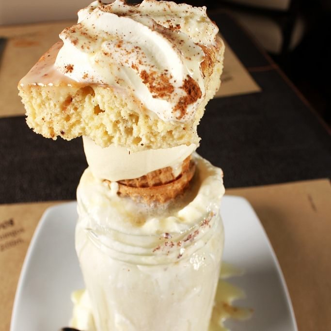 ChooseOne___'s tweet image. Choose one! #Milkshake 🍨