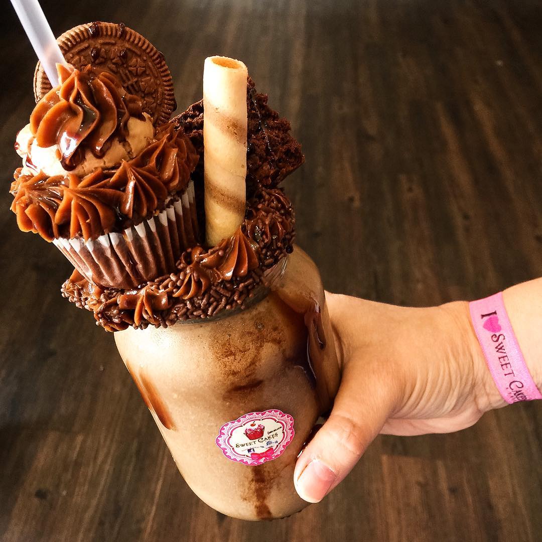 ChooseOne___'s tweet image. Choose one! #Milkshake 🍨