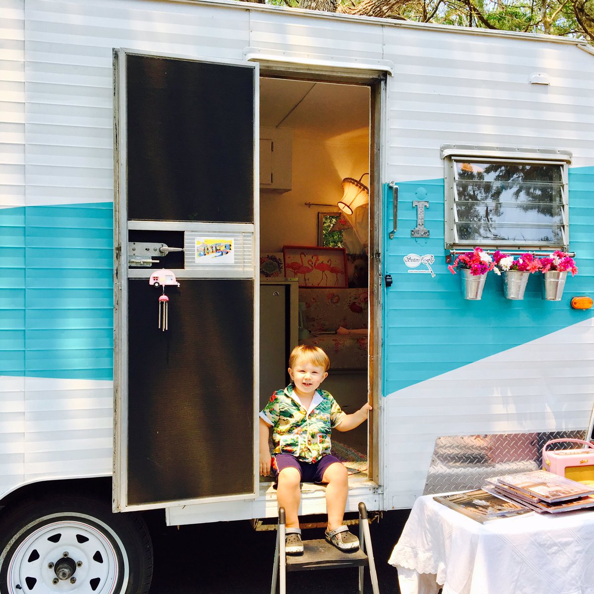 WinWinBeachwear's tweet photo. These #vintage land yachts are a whole new way to #winwin ! #retro #camper https://t.co/9pN8zSdhjK