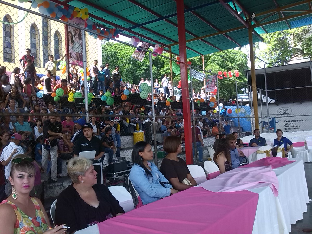 radiosonica881's tweet photo. #Merida #Lagunillas #MiniEleccion👸#MiniReina👸 #sanisidrolabrador2017 #Saturday🙂 #Musica🎧 #Belleza 💅#SonicaFm https://t.co/0Bffopfo2a https://t.co/ytBVXZqbWN