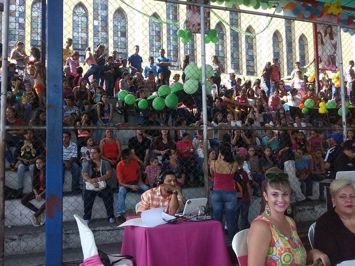 radiosonica881's tweet photo. #Merida #Lagunillas #MiniEleccion👸#MiniReina👸 #sanisidrolabrador2017 #Saturday🙂 #Musica🎧 #Belleza 💅#SonicaFm https://t.co/0Bffopfo2a https://t.co/ytBVXZqbWN