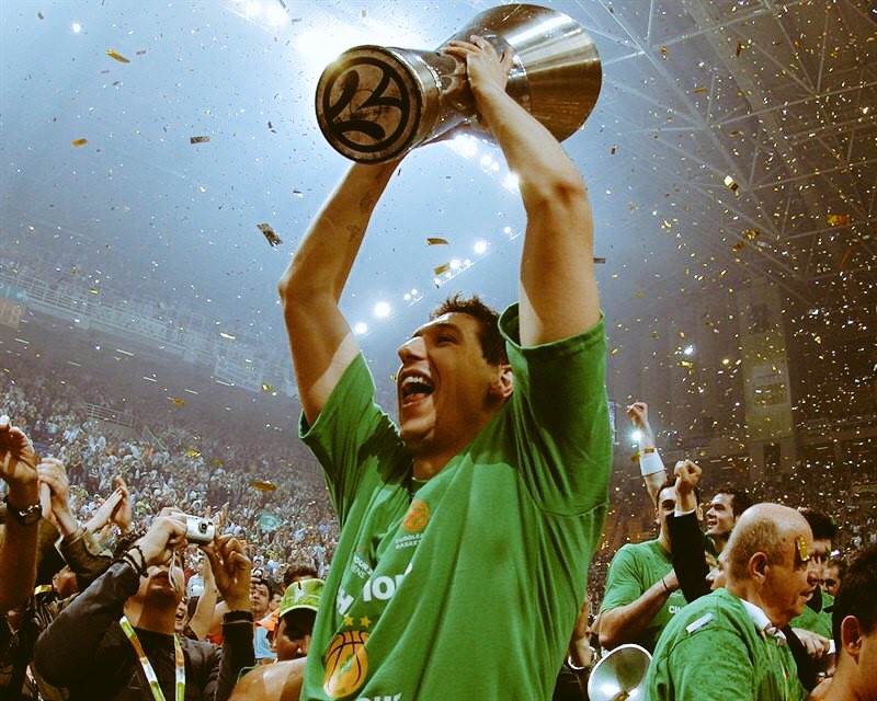  Legend Dimitris Diamantidis turns 37 today. Happy Bday!!
Watch his documentary  