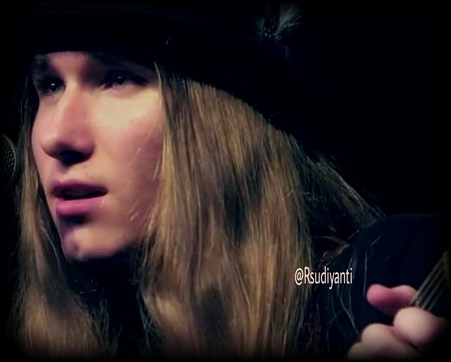 RSudiyanti's tweet photo. #Stone is always my fav song from @SawyerFrdrx &amp; @shorttemper9 always makes awsome videos 4it😍Thank you 4 sharing😊💞💙
https://t.co/oWK6pan5ud https://t.co/OvVNgE45Qr