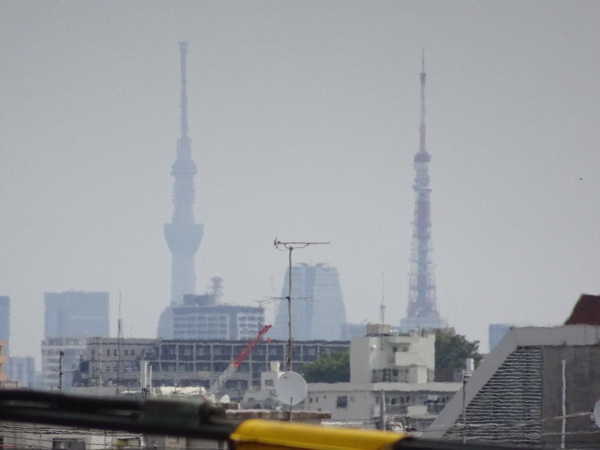Twitter पर ほりー 5 3 東京スカイツリーと東京タワーがほぼ同じ高さに見えるスポットに行ってきました この二つを一枚に収められる場所がないかと思い 調べた結果 ここに辿り着いた 場所は東急東横線田園調布駅の近く ちなみに東京タワーから約9km スカイツリー
