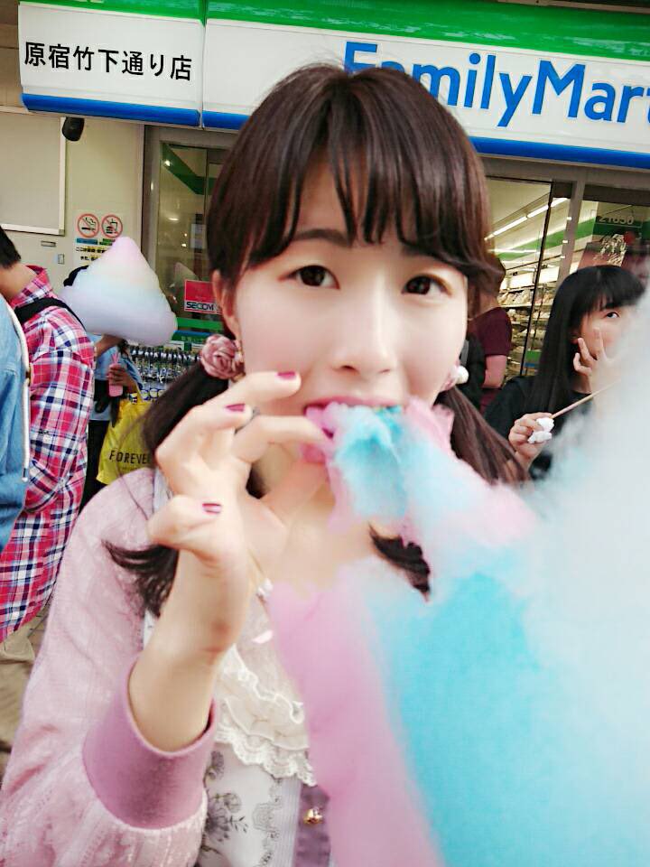mina___562's tweet photo. 昨日でっかいわたあめ食べた😋 https://t.co/emUbj2XY76
