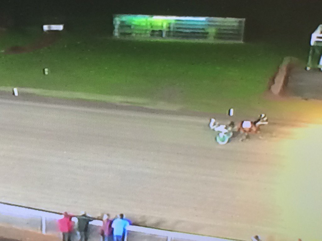 leedrake01's tweet photo. Adkins Hanover and Corey MacPherson win @Red_Shores feature in 1:56.2.  #bigwin. https://t.co/XrXMqQxYhv