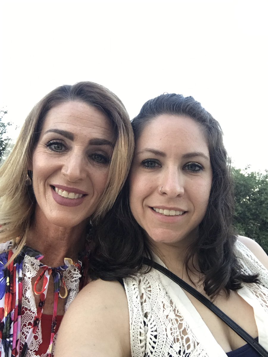 Dierks play #iholdon