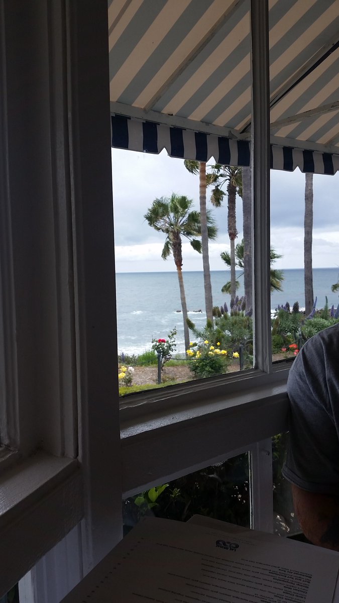 JustWestcoast's tweet photo. INSANELY over-priced tourist restaurant, what I won't do for out of town friends...
#ButThatView ♥ https://t.co/OZjpj0UAoJ