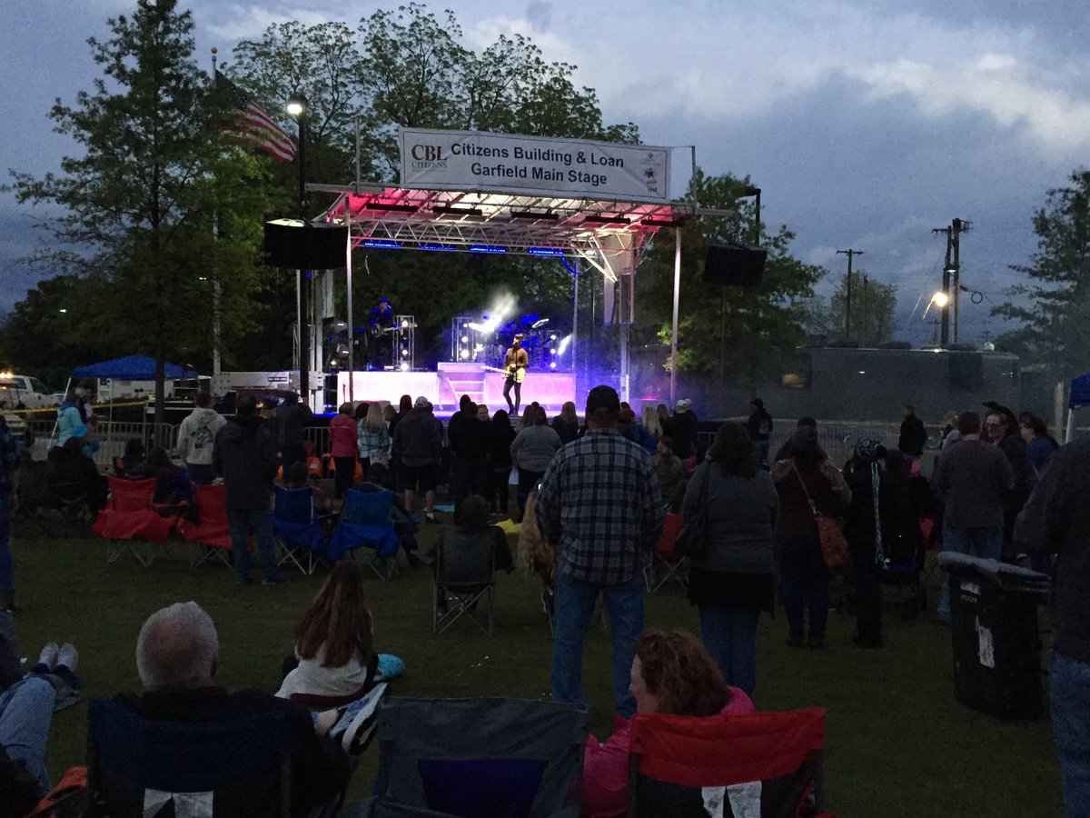 alisonrauch's tweet photo. Thank you @chasebryant @rcsproduction for showing us a great concert in the soggy weather! #HereinGreer #GreerFamFest https://t.co/CYdUSwZLUz