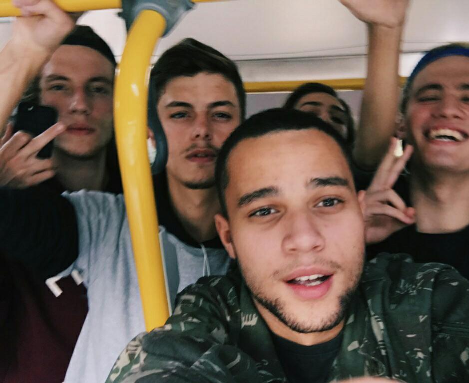 victordiiaspv_'s tweet photo. Esse busão entrou p hist��ria @LSevaOldKlan  kkkkkkkkkkkkkk #crechê #azilo #38 https://t.co/DLIku64kbN