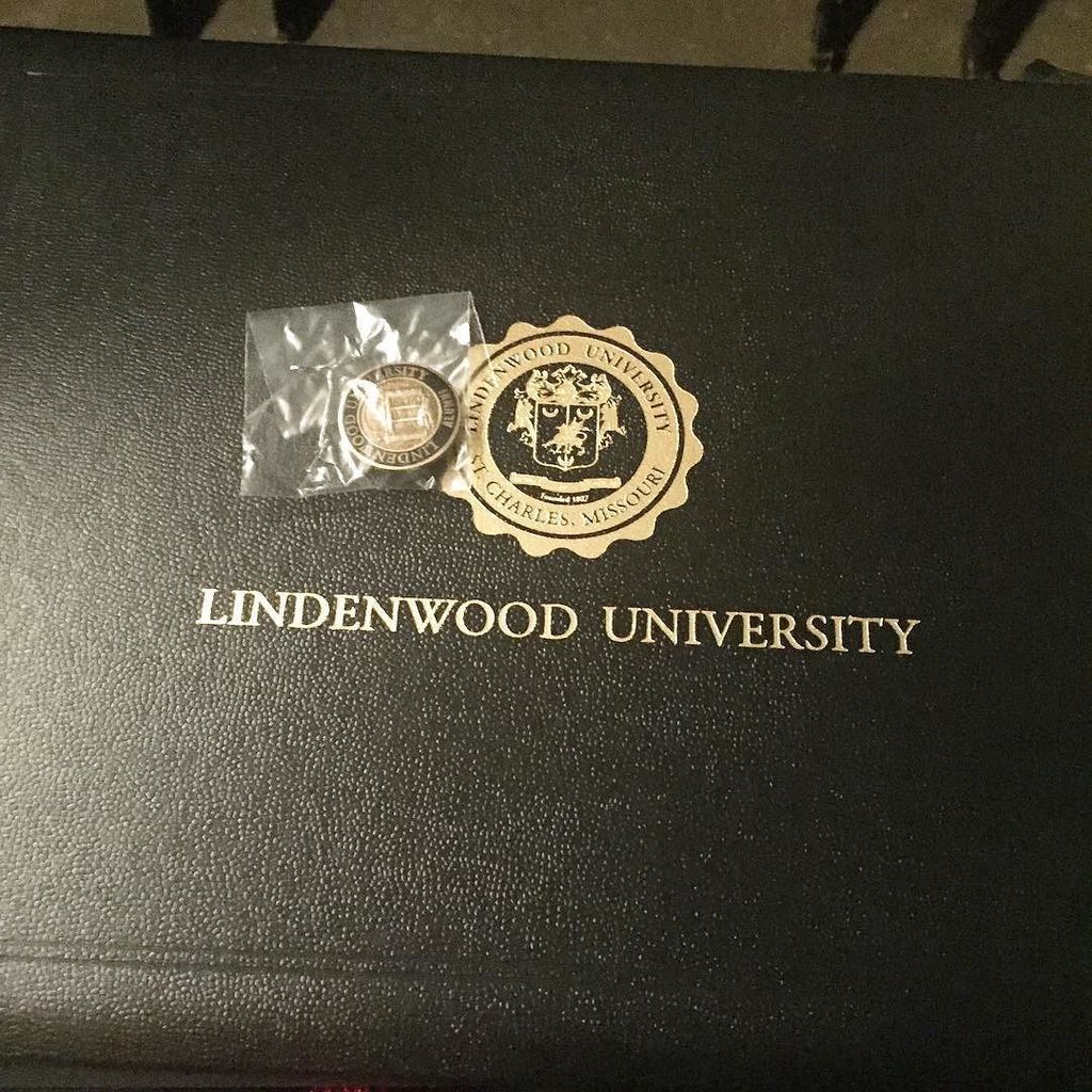 kelbylouis's tweet photo. Guys... I did it! #graduation2017 #LindenGrad17 https://t.co/8pHuLbqVoP https://t.co/JQQMMyEIKR