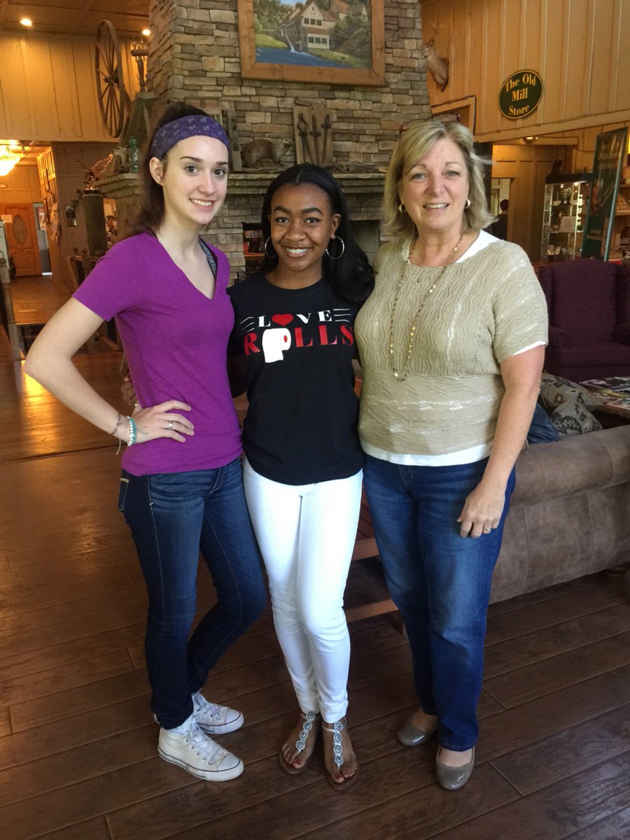 LOVEROLLSINC's tweet photo. Honored to speak about Youth Activism at Leadership Graduation for @cowetafound in Coweta County!  The Youth were amazing!  #LOVEROLLS! https://t.co/i5QMRENNe6