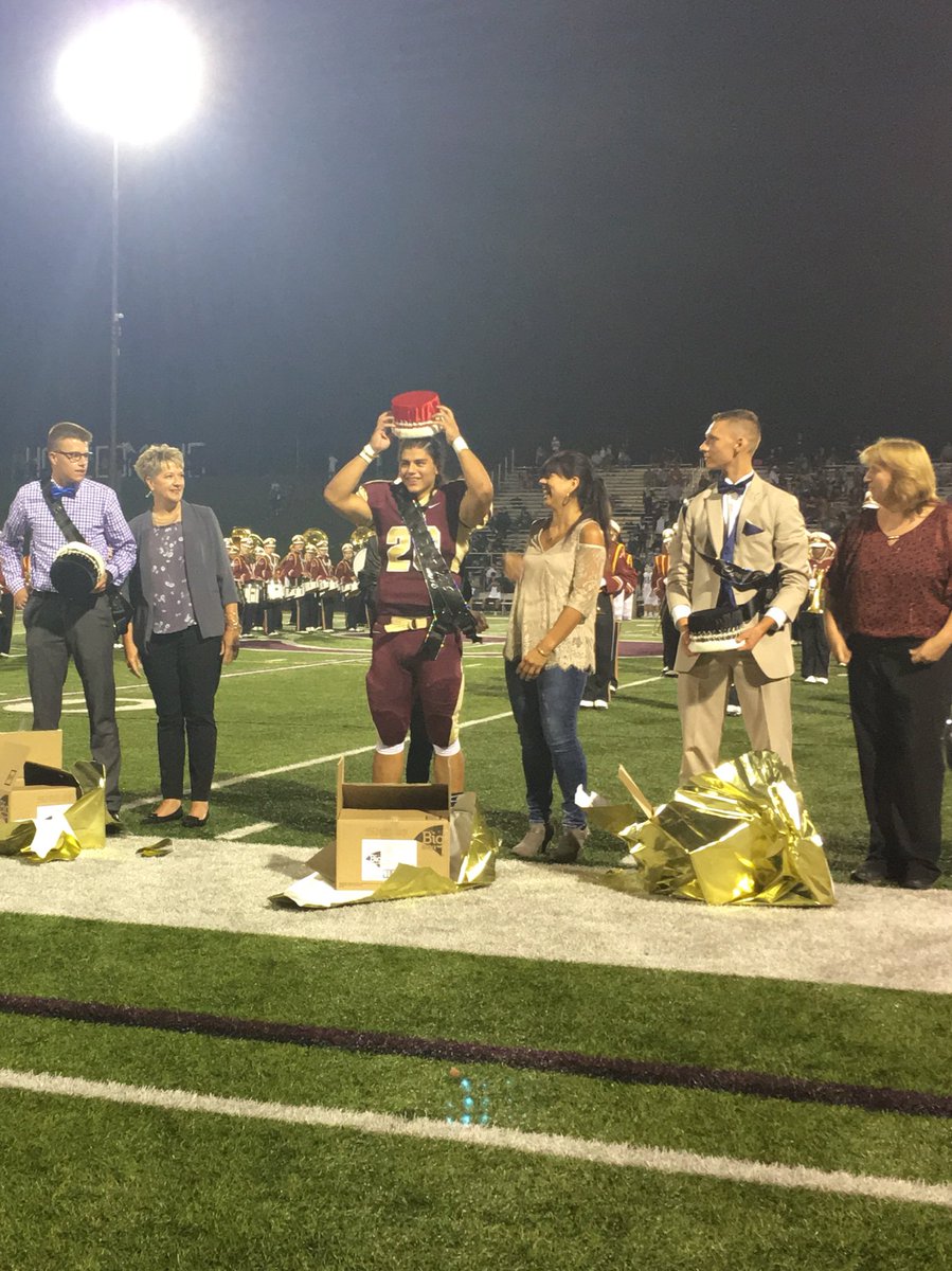 SMFHS_Strength's tweet image. Bday S/O to the young homie @joe21gobble ! May every year see more plates on your #squatBar! 2 pics of you and one of u being MIA