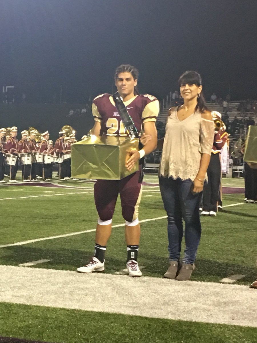 SMFHS_Strength's tweet image. Bday S/O to the young homie @joe21gobble ! May every year see more plates on your #squatBar! 2 pics of you and one of u being MIA