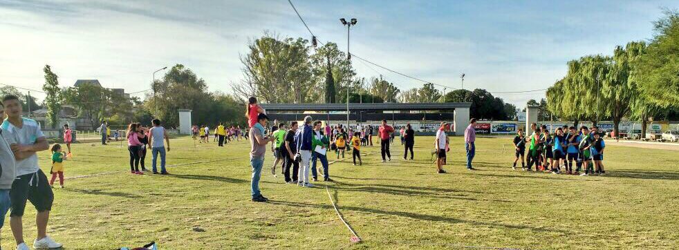FacuTorresLima's tweet photo. Más de mil chicos participando de la Clínica de fútbol en #AltaGracia junto al Vasco y Caldera #ElDeporteEsPrioridad https://t.co/jMVCgZozvT