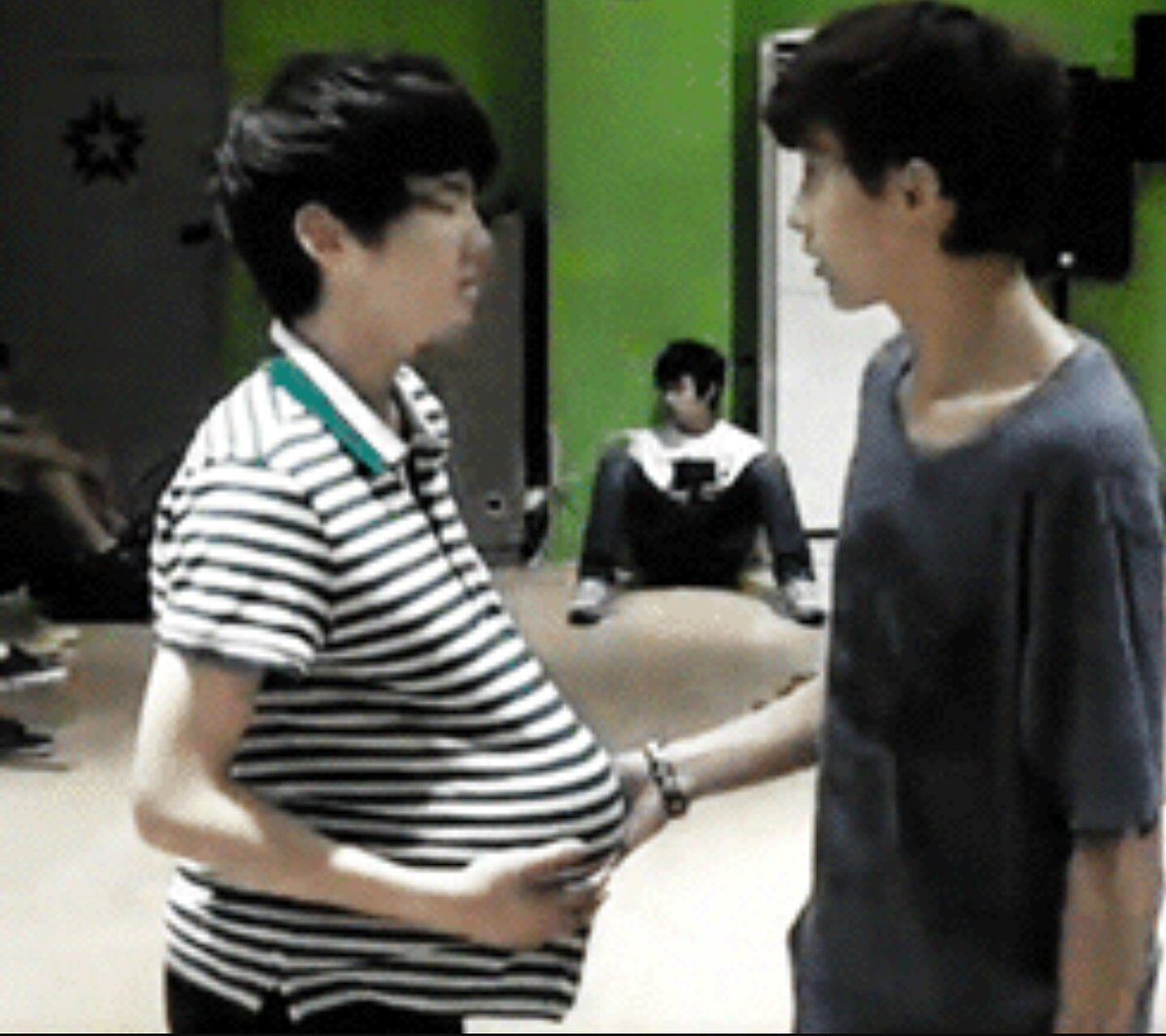 berrybubb's tweet image. Weapon of choice: guitar